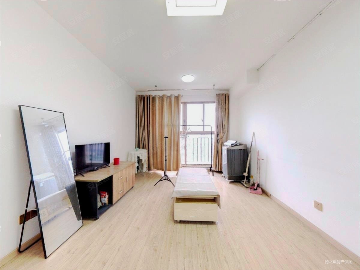 一百三十w房东挥泪出售 采光无遮挡 配套齐全,中南世纪雅苑一期二手房