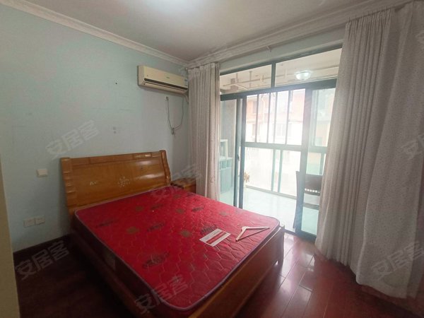 三里桥两房,无中节费,押一付一家具家电齐全,拎包入住随时看房,吴江