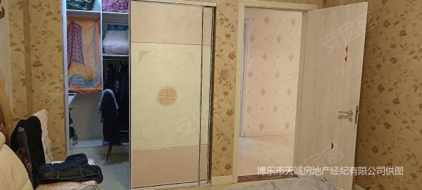 镜湖明珠3室2厅2卫146㎡南北52万