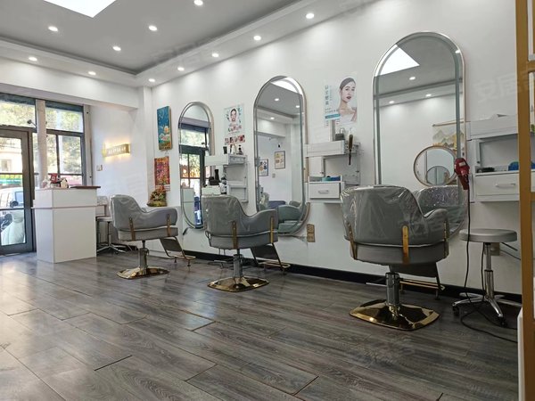 锦州凌河铁东市场上海路五段小区美容美发店3层整体出兑 全新装修设备