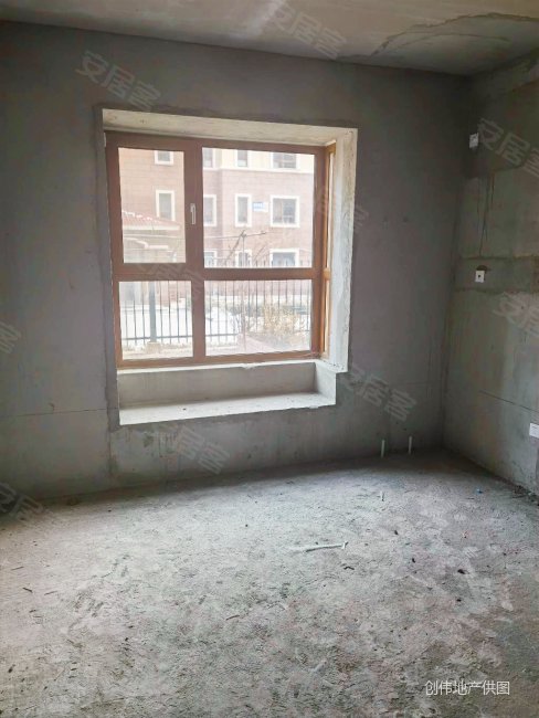 泽丰名苑毛坯1楼大三室带院