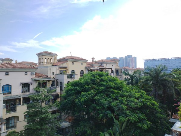 深圳龙岗万科城万科城华为地铁口 大单间 落地窗带阳台 采光好通燃气