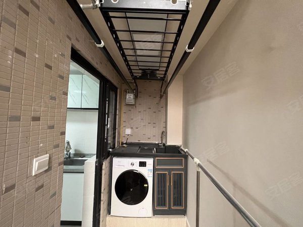 城东租房,世界城海体旁御金台五米落地窗loft挑空天然气带阳台民水民