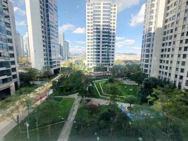 昆明官渡巫家坝中交金地中央公园15号院(商住楼)精装修拎包入住 可押