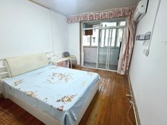 上海徐汇华泾好停车3 8 0 0随时看房 拎包入住 采光嘎嘎好 送网络出租房源真实图片