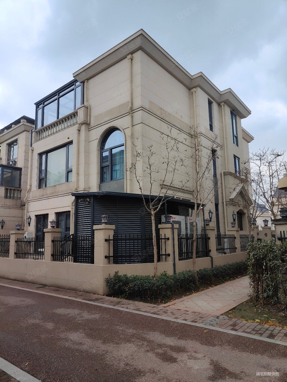 四季御庭四期独栋豪华装修带全明地下室5套房花园200