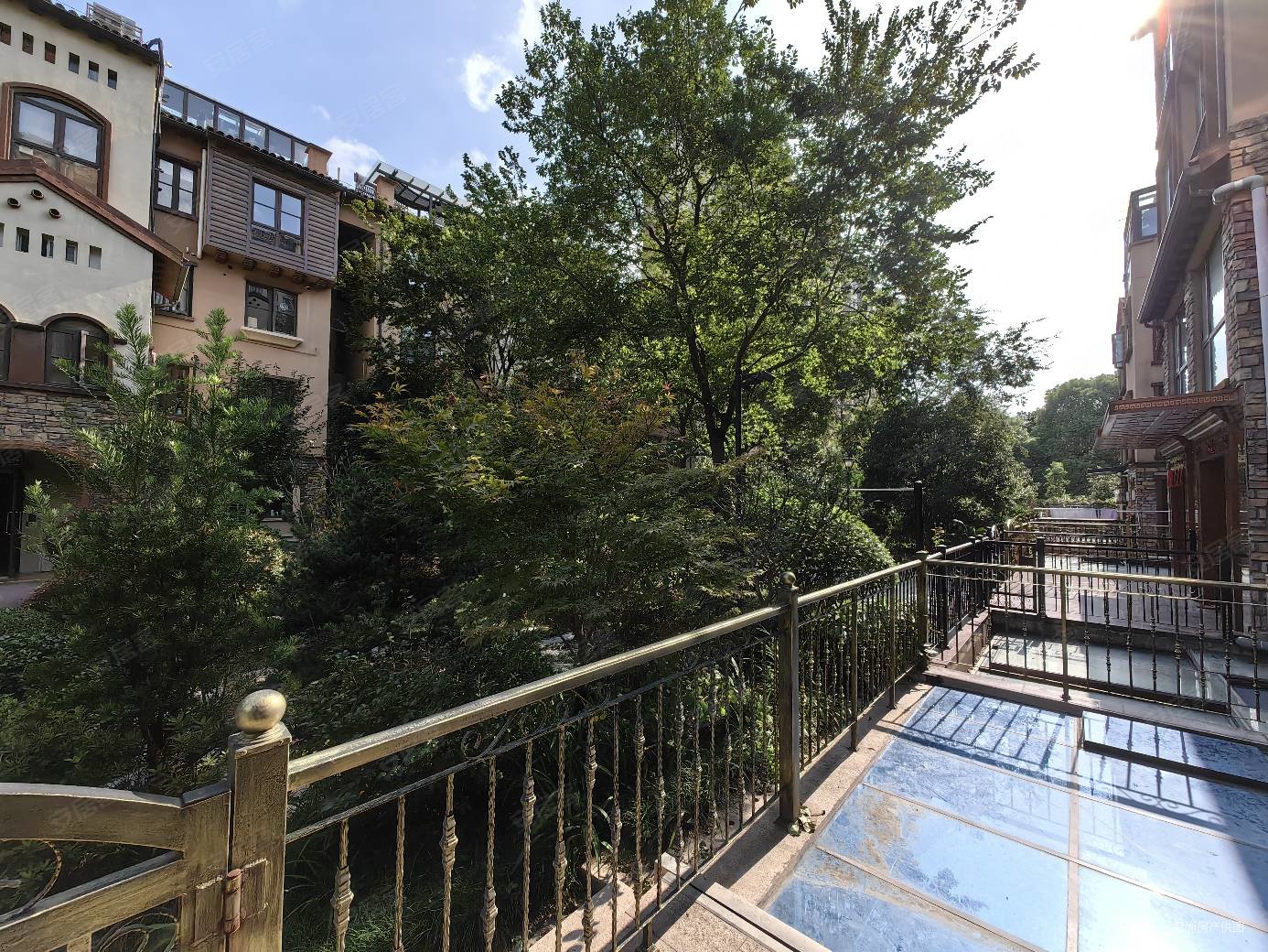 金石蓝郡4室4厅3卫330㎡南北399万