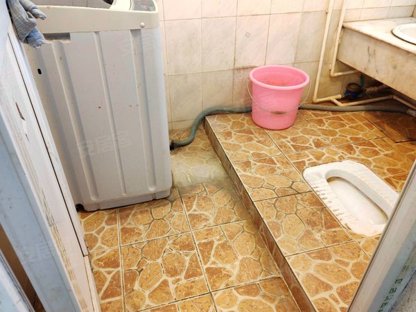 珠海香洲拱北口岸侨岭街住宅月租仅800元 拱北侨岭街 5楼独卫 有洗衣