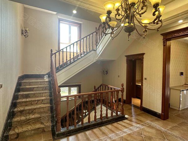 沈阳于洪马三家依云温泉小镇(别墅)依云温泉小镇 独栋别墅 大花园