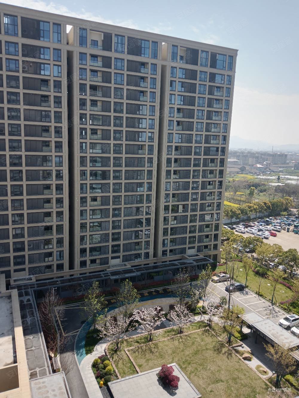 出售蓝城慈月园三室两厅两卫带车位