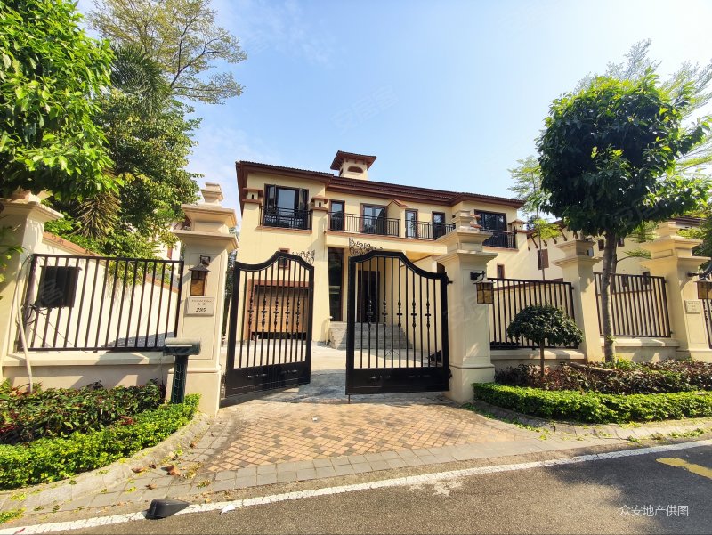 观澜湖长堤别墅6室5厅2卫225㎡东南1790万