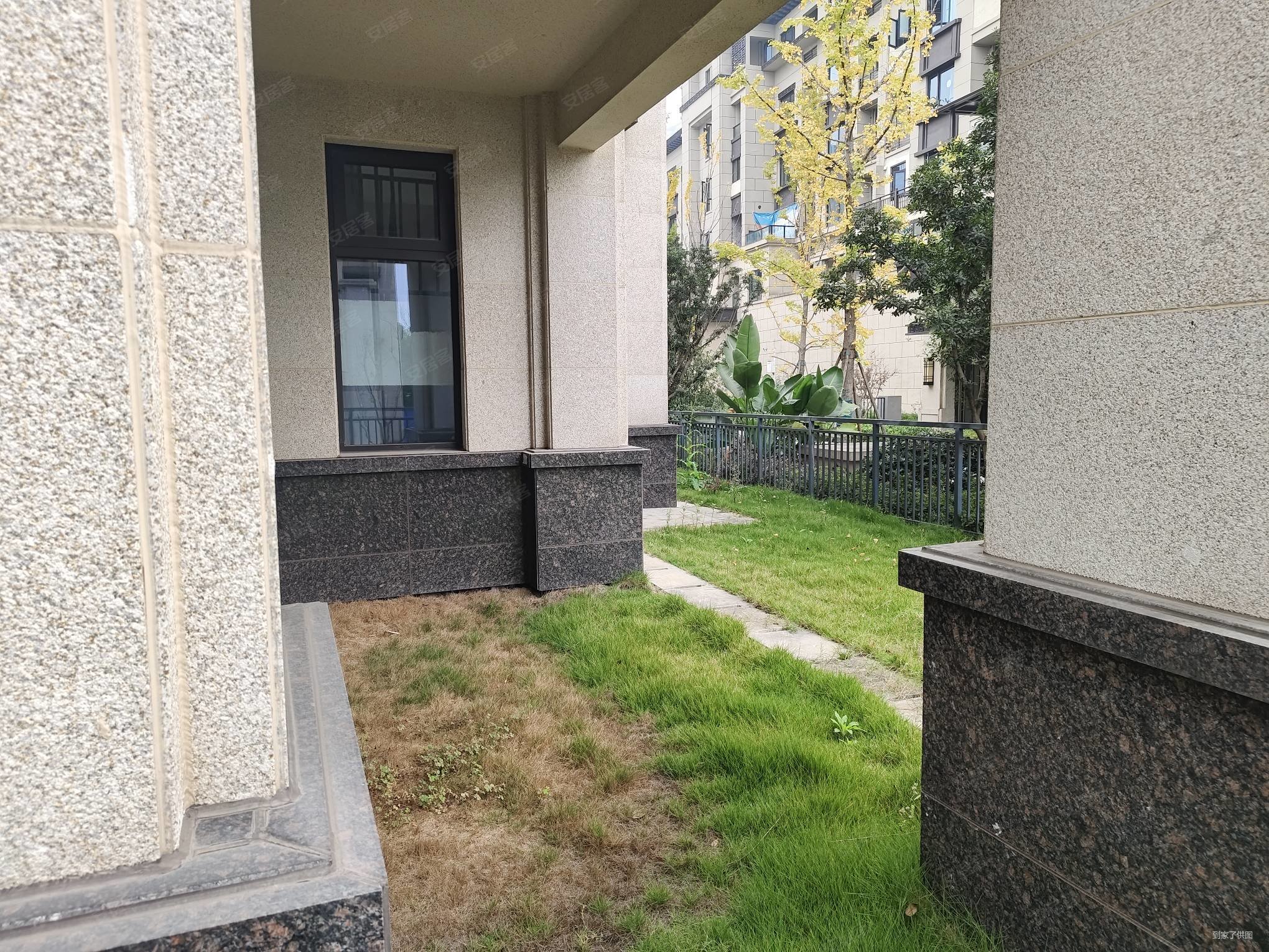 荣盛滨江华府紫麟府(别墅)5室2厅3卫147㎡南北170万