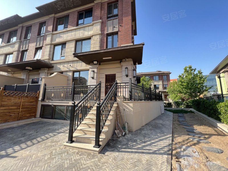 中骏雍景府(别墅) 南北通透 装修豪华保养好 双卫 低容积