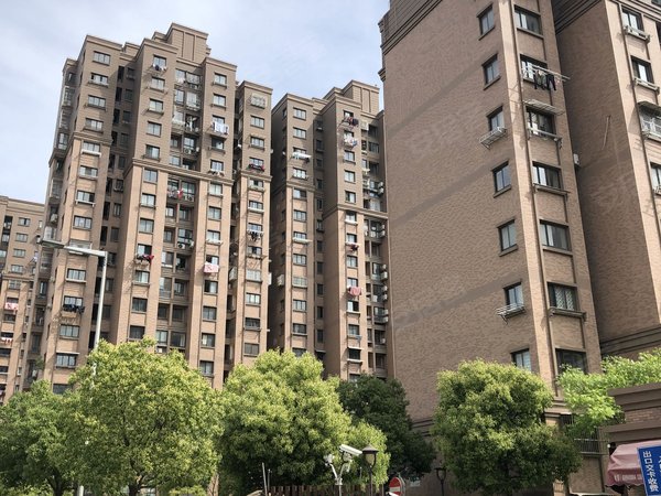 上海青浦徐泾北城徐泾北城海棠馨苑(南区)两房精装修,家具正在配,南北