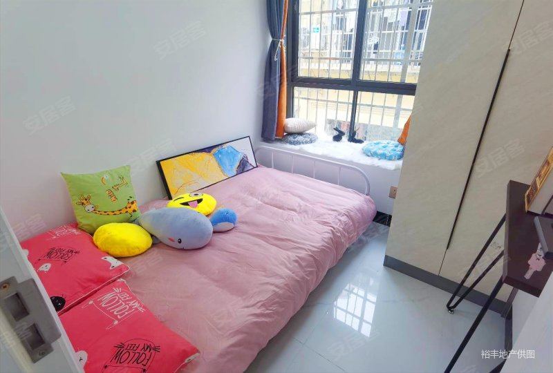 低楼层小三房 厅出阳台 精装修 拎包入住,华园北街小区二手房,125万,3