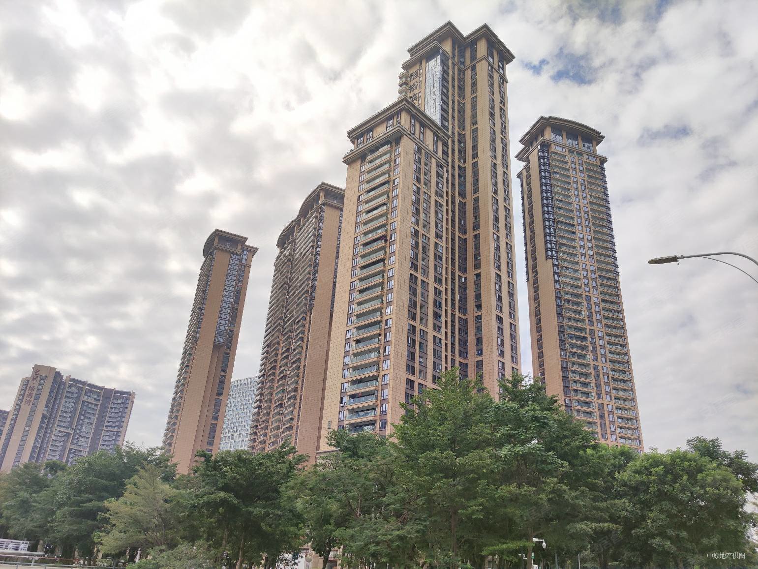 恒裕滨城二期大平面 客厅通透 总价3 满五年税费少