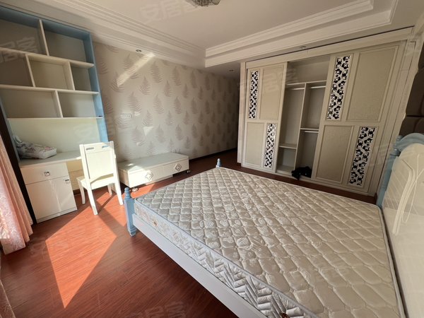 包头青山文化路万郡大都城万郡 精装修三室  家具家电齐全 钥匙在手 随时可看出租房源真实图片