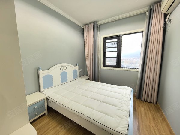 金华东阳横店南江壹号南江一号三室两厅两卫精装修，小区配套设施齐全，出入方便出租房源真实图片