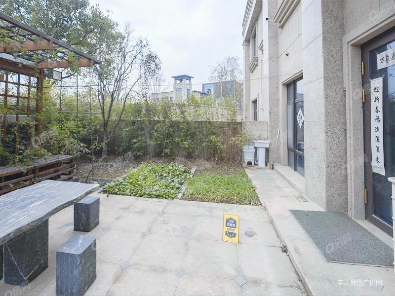 政务旁 品质中海央墅 精装别墅 超大院子 双车位诚心出售