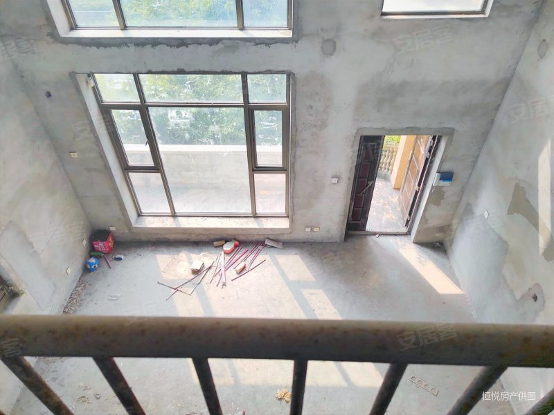 鸿禧山庄双拼别墅超大花园业主委托有钥匙随时可以看房