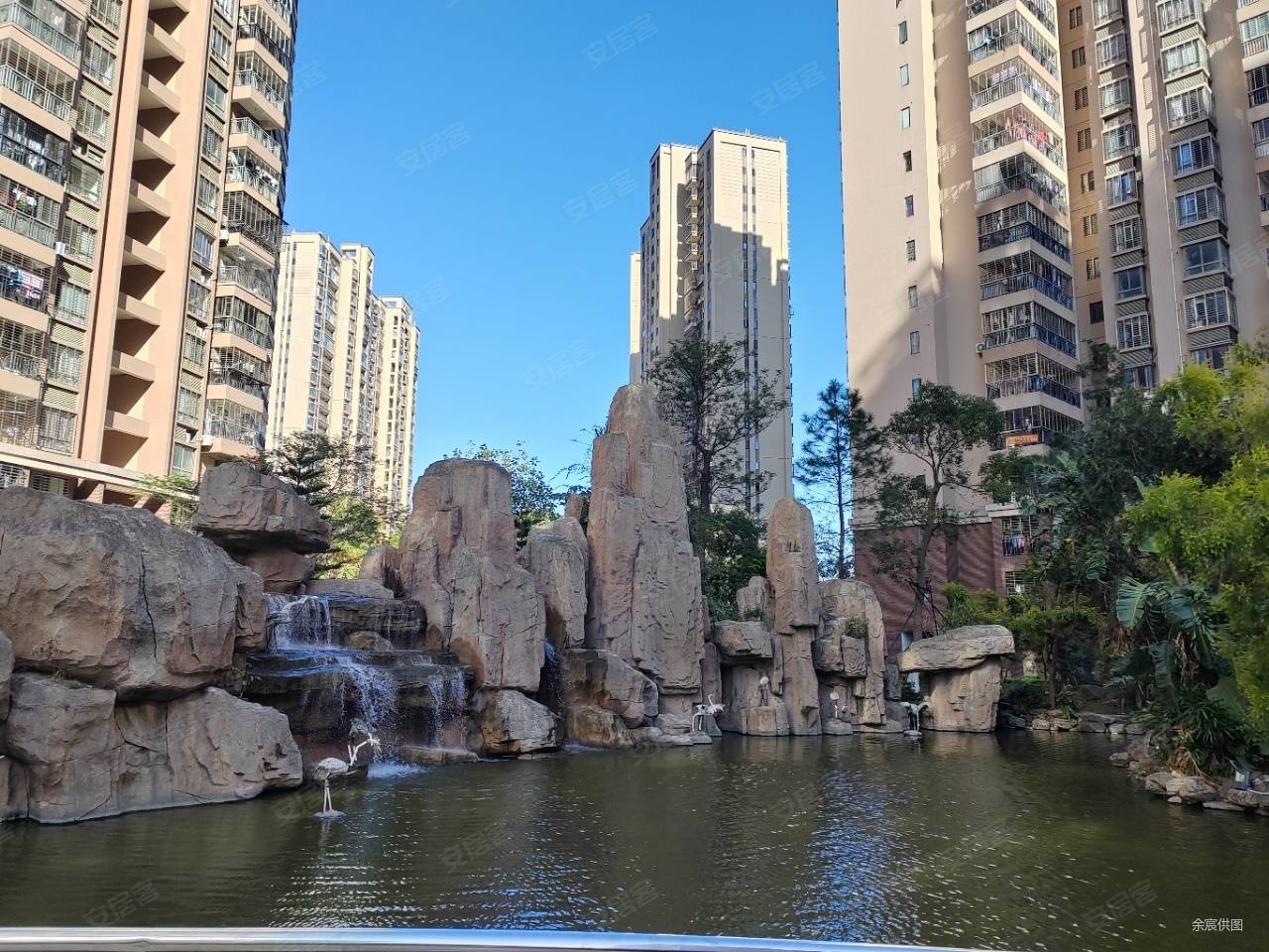 学府上城四房137平方只要163万还送车位