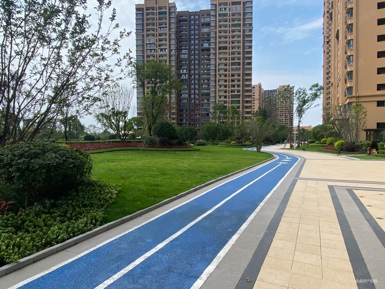 嘉州新城滟澜洲春森里豪装大三房 次卧观江视线好 紧邻外校