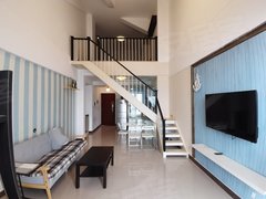 丹东振兴新城区市府旁一线江景loft公寓 滨江一号50平1500包物业取暖出租房源真实图片