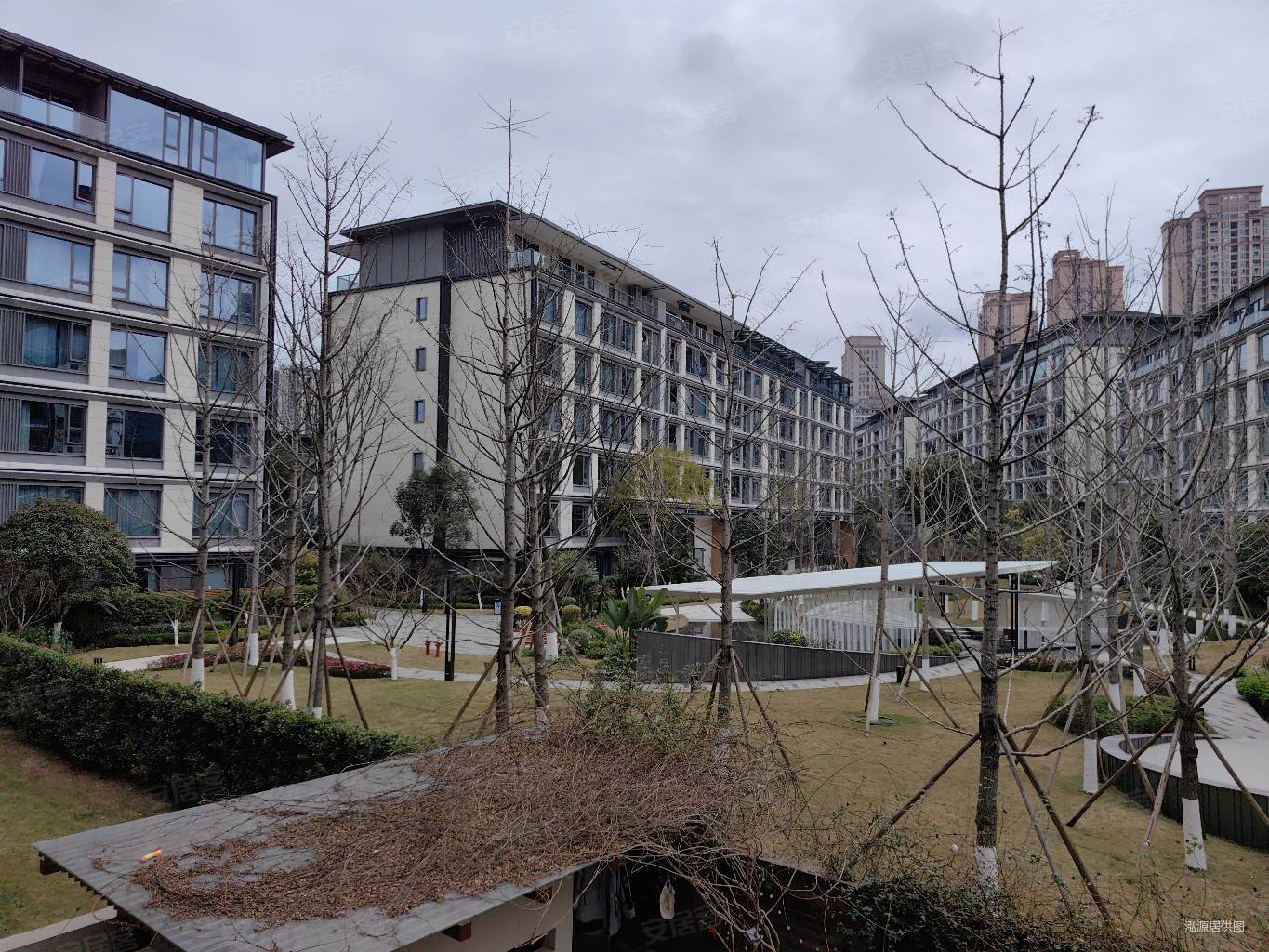 香港置地壹号半岛5室2厅3卫210.69㎡南北660万