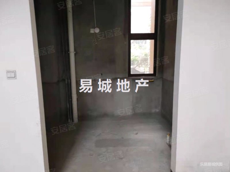湖景别墅金马湖壹号,5室上下共4层,前后花园还自带车库