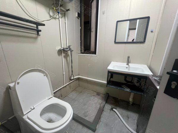 海宁海宁市区马桥经都名庭实拍马桥经都名庭朝南两房，家电齐全，拎包入住，免费停车。出租房源真实图片