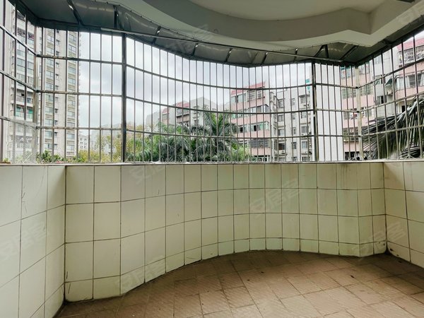 【多图】万华花园,南洲租房,东晓南地铁口 万华花园电梯三房 东南向望