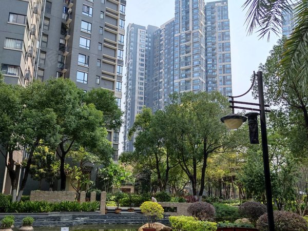 广州荔湾龙溪中国铁建荔湾国际城中国铁建荔湾国际城 3室2厅2卫 电梯