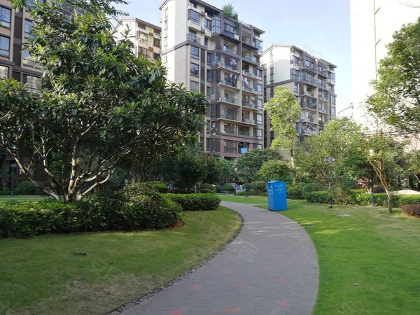 桂林灵川八里街城区水岸新城八里街粑粑厂小学旁 水岸新城 电梯13楼