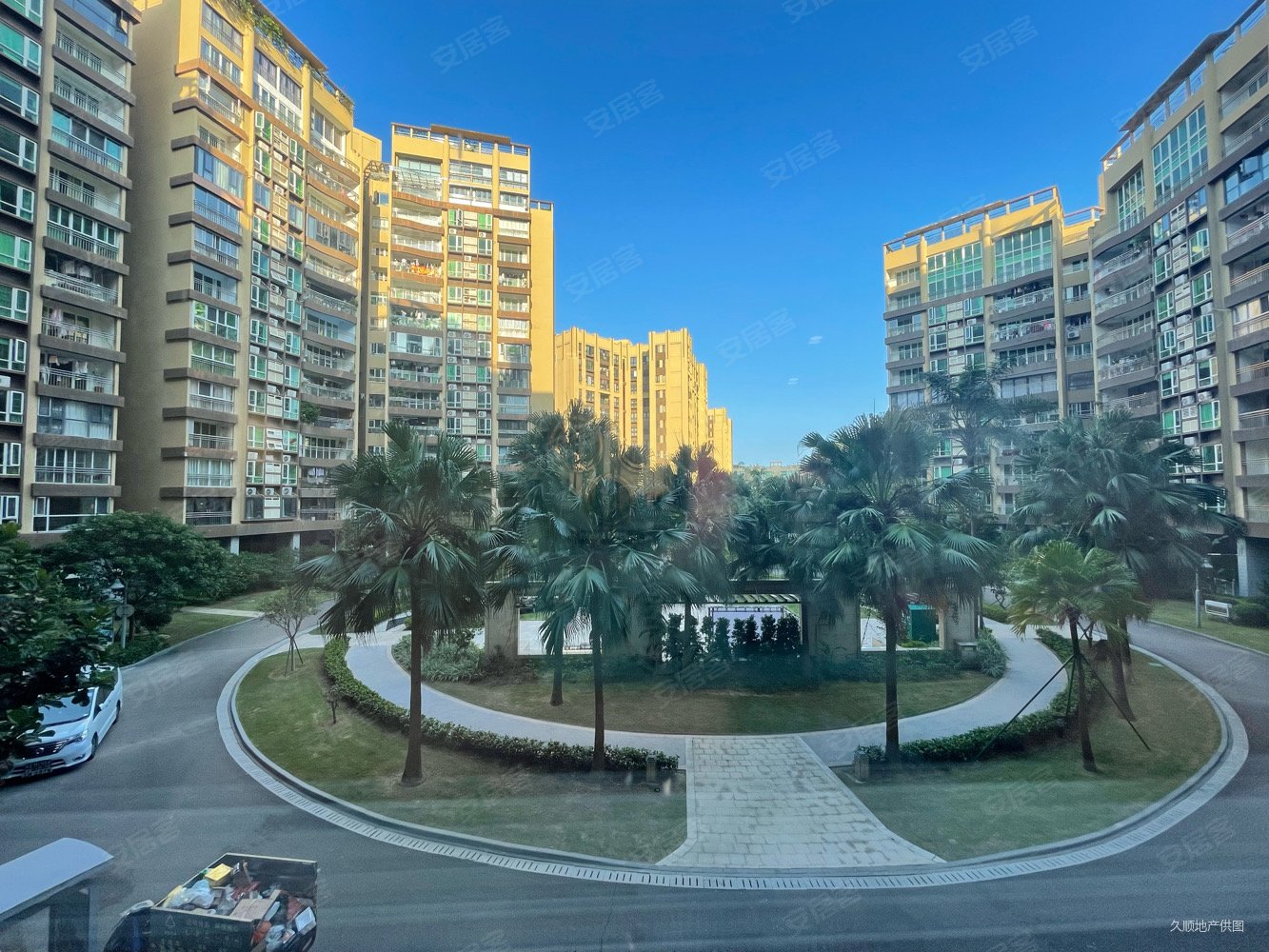 海愉半岛花园4室2厅2卫150㎡南北358万