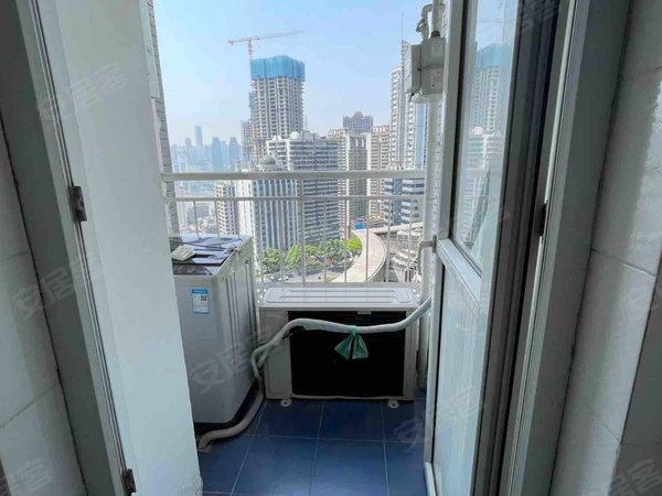 重庆渝中解放碑美力大厦得意世界旁,美力大厦,端户全落地窗,楼下双