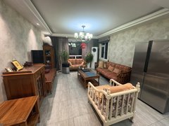 东海东海市区中央广场湖景房 近水晶城 三室两卫出租房源真实图片