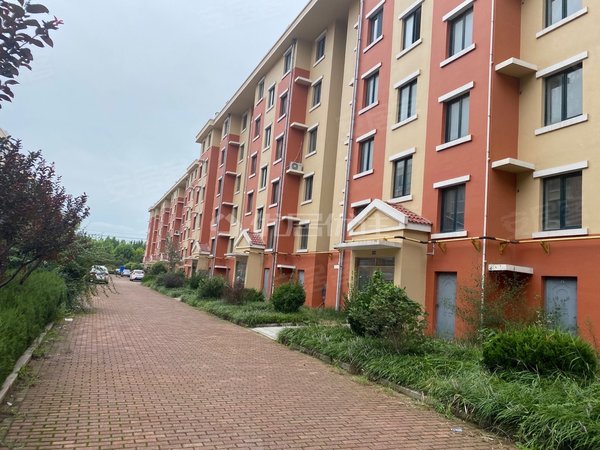 青岛莱西周格庄水磨灌福润佳苑免物业费!双空调!带底屋!新式装修!