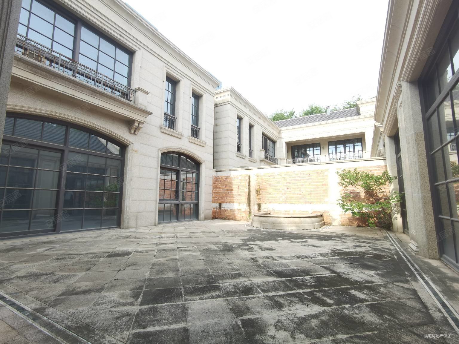 绿城翡翠湖玫瑰园别墅