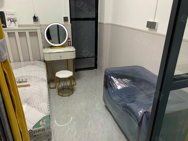 深圳罗湖东门128号大院晒布地铁站 128大院 东门步行街旁 全齐精装