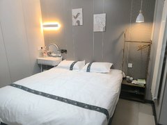 兰州城关东部市场兰新商住楼 3室1厅3卫出租房源真实图片