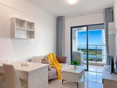 北海银海侨港阳光城悦江海15楼，一房一厅，1500月，过年另议出租房源真实图片