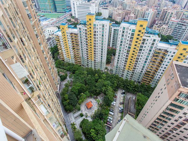 深圳宝安西乡凤凰雅居12号地铁口,看房提前预约,看房方便,家私可以