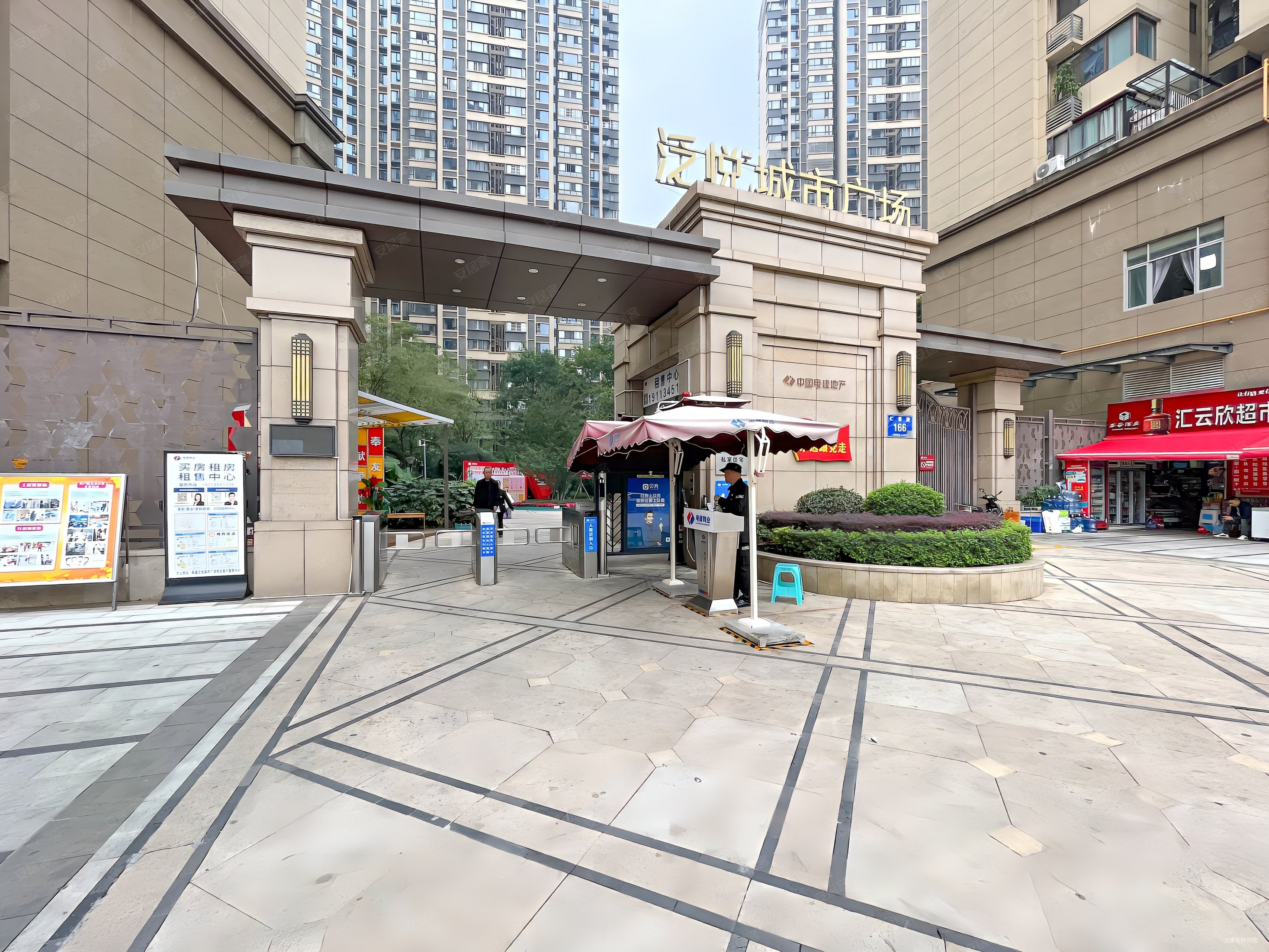 泛悦城市广场78平套三朝南朝中庭满二柜体特别多