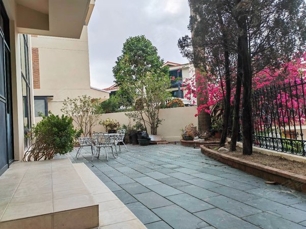 深圳罗湖银湖颐园(别墅)山顶独栋别墅,三个固定车位 带150平花园 可做