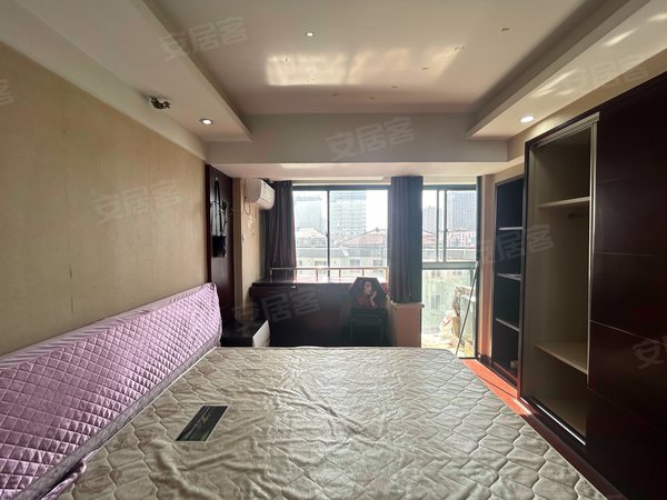 苏州太仓娄东皇家丽晶急租万达商圈 1室1厅1卫 精装电梯房 民用水电