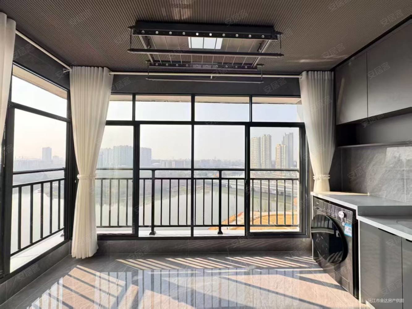 湖景新外滩3室2厅2卫115㎡南62.8万