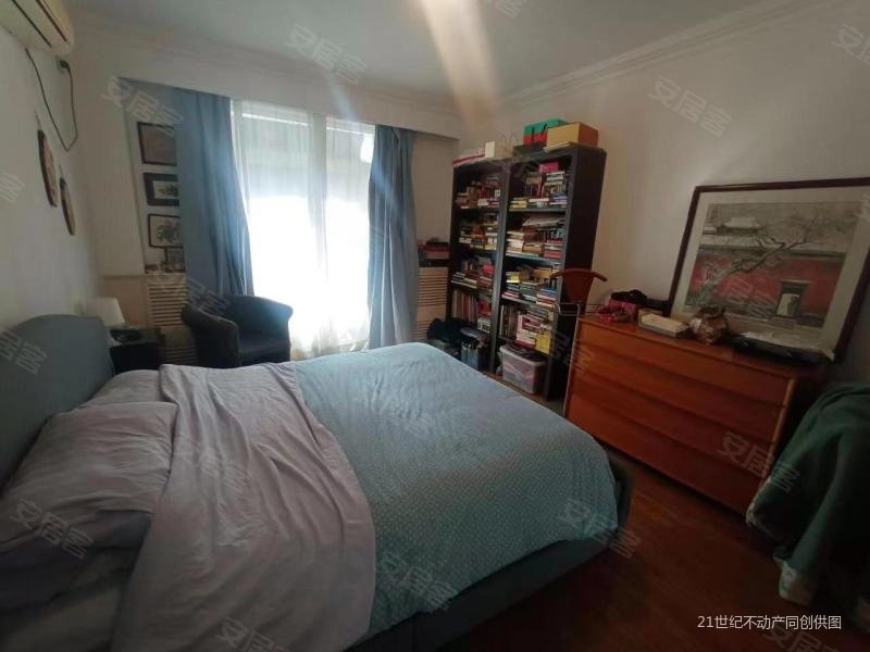 联宝公寓 4室 2厅 227平米