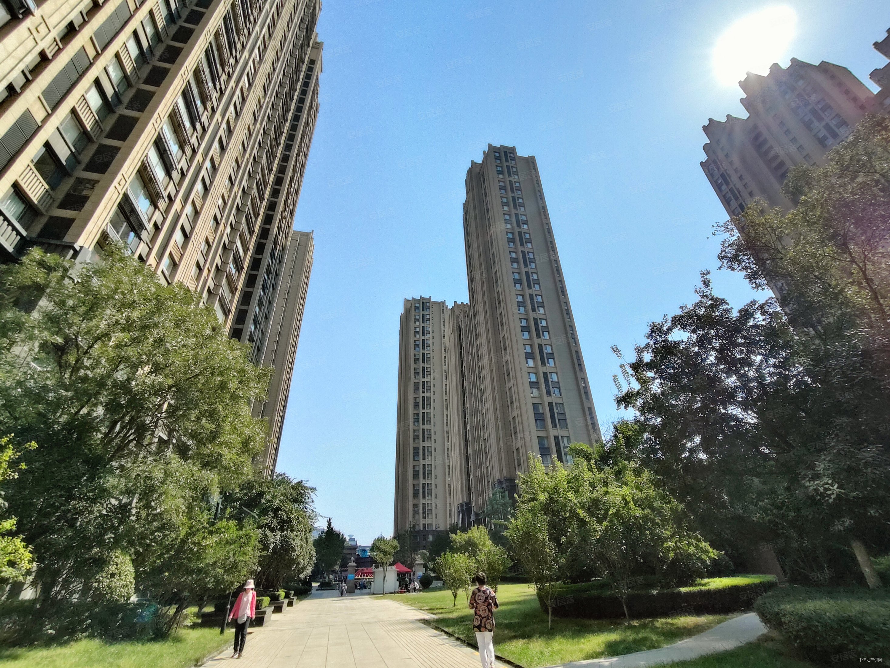 经六路旁卢浮公馆高端改善低于市价20万急售带地下室随时看房