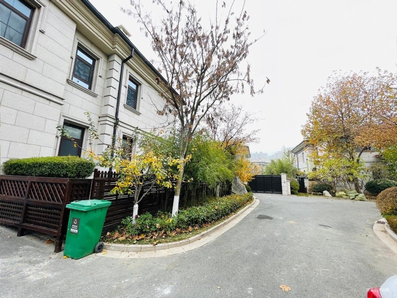 泰和上筑叠拼别墅独立电梯带大露台带车库出税位置好