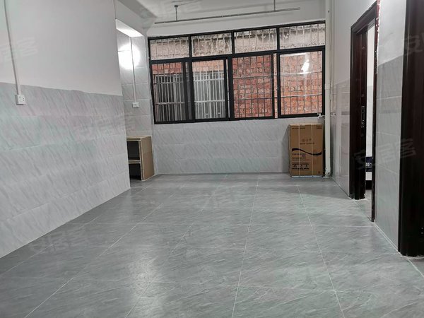 南宁西乡塘明秀路秀厢村南区秀厢站.